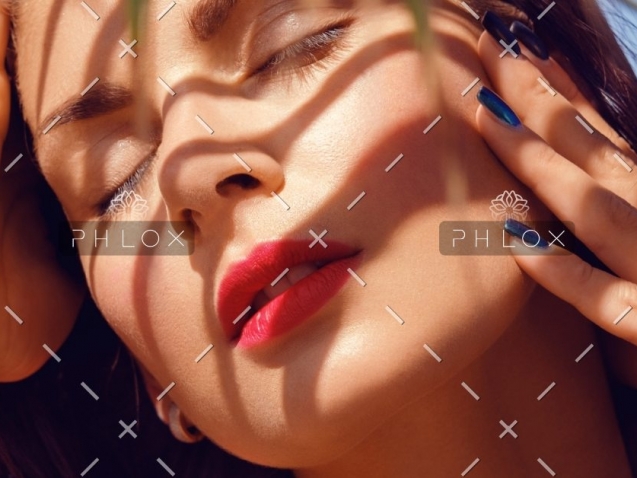 demo-attachment-561-beautiful-girl-near-palm-tree-UYV7JX8